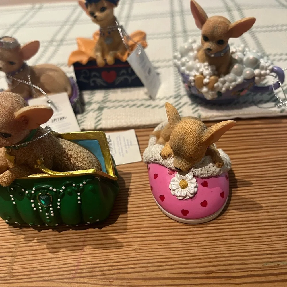 Hamilton collection Chihuahua Figurine Set - Green, Pink, Gold - Picture 2 of 11